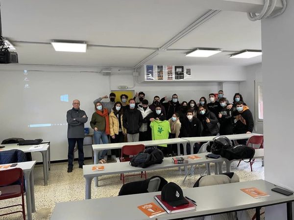 AIRE EN EL COLEGIO JOAN MARAGALL BADALONA – ALUMNOS 1º DE TRANSPORTE EMERGENCIAS SANITARIAS